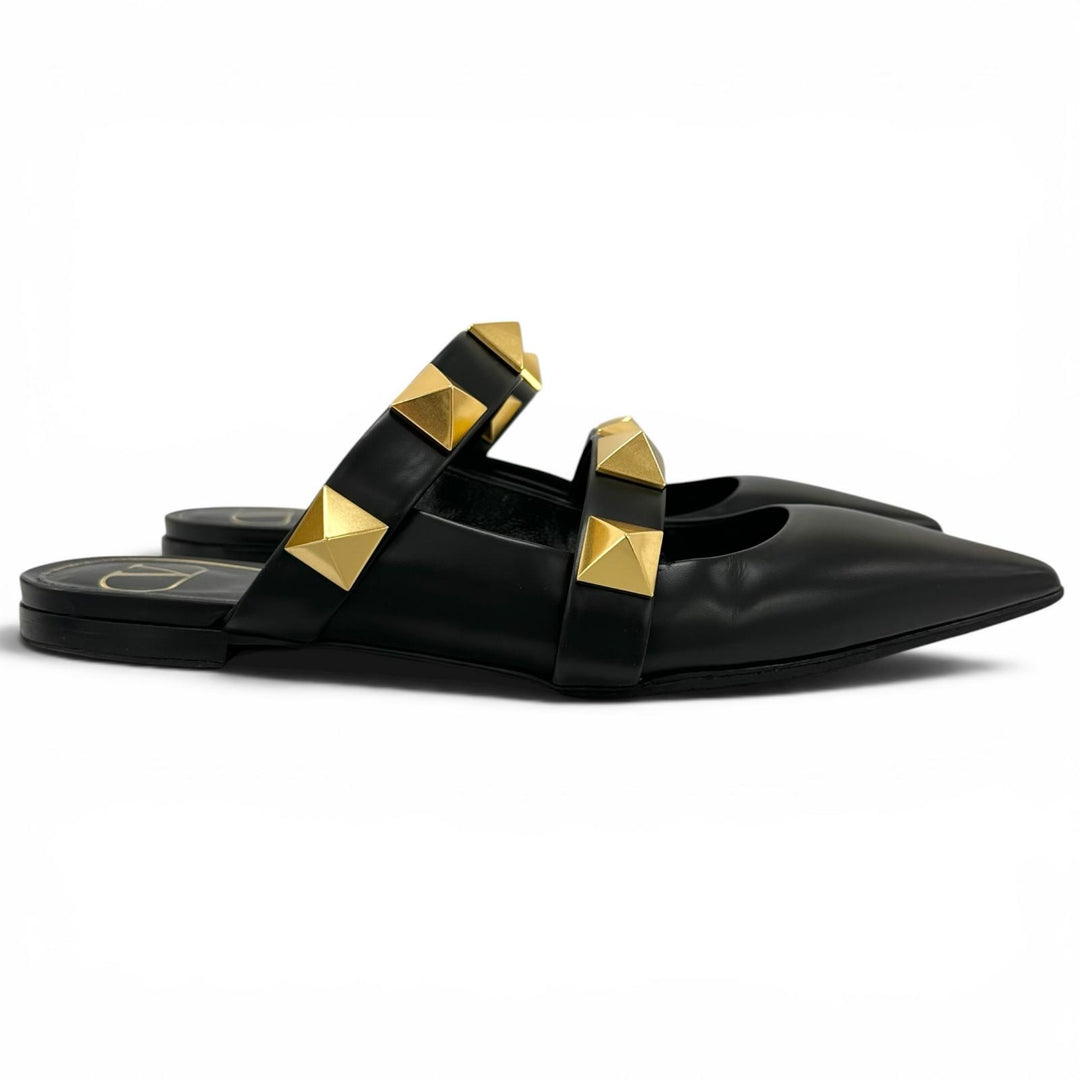 美品▲Valentino Garavani ヴァレンティノガラヴァーニ ロックスタッズ フラットシューズ レザーサンダル ブラック 38.5 伊製 レディース