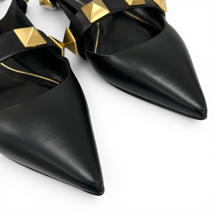 美品▲Valentino Garavani ヴァレンティノガラヴァーニ ロックスタッズ フラットシューズ レザーサンダル ブラック 38.5 伊製 レディース