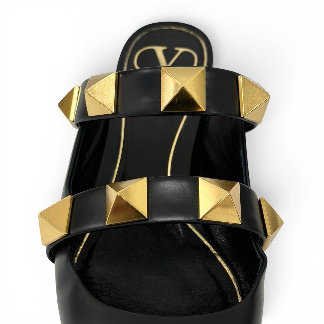 美品▲Valentino Garavani ヴァレンティノガラヴァーニ ロックスタッズ フラットシューズ レザーサンダル ブラック 38.5 伊製 レディース