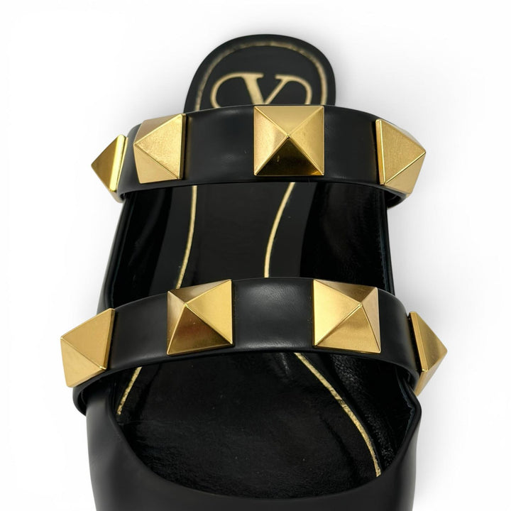 美品▲Valentino Garavani ヴァレンティノガラヴァーニ ロックスタッズ フラットシューズ レザーサンダル ブラック 38.5 伊製 レディース