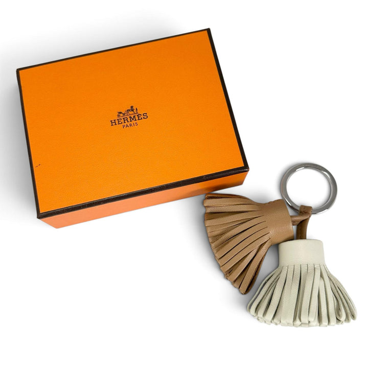 極美品▲HERMES エルメス カルメン ウノドス アニョーミロ シルバー金具 キーリング チャーム ベージュ仏マルファ 製 レディース 箱付き