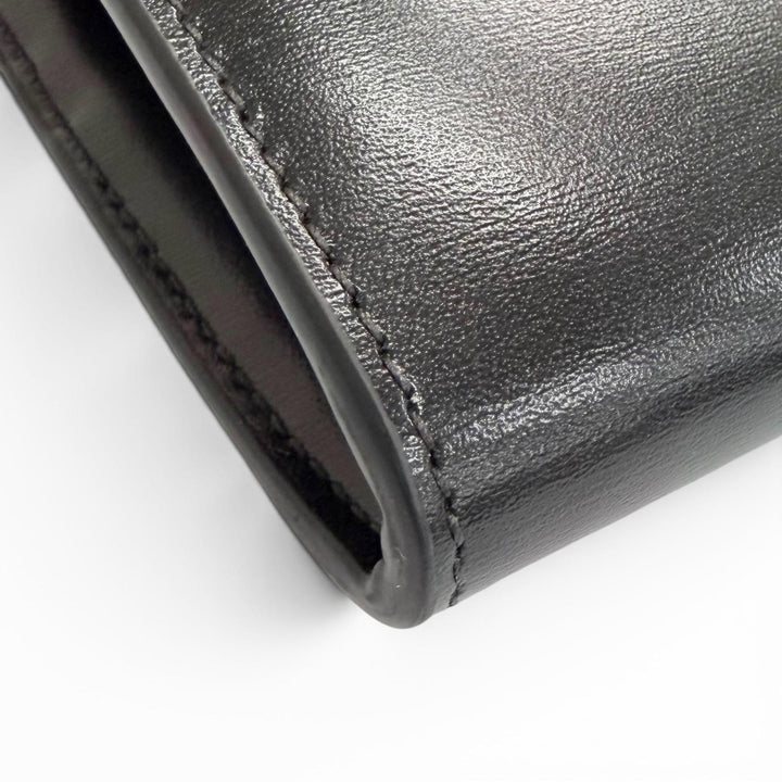 極美品△CELINE セリーヌ 10E313DPV シャイニーカーフスキン トリオンフ フラップ ラージウォレット 二つ折り 長財布 ブラック 箱 袋付き