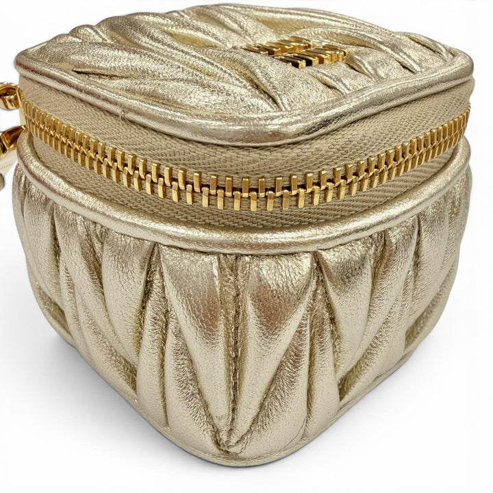 極美品◇MIUMIU ミュウミュウ 5TL527 TRICK MATELASSE KEYRING レザー ロゴ金具付 マテラッセ チャーム ゴールド レディース 保存袋付き