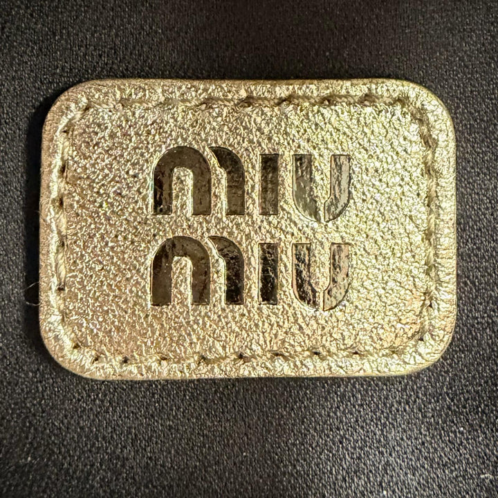 極美品◇MIUMIU ミュウミュウ 5TL527 TRICK MATELASSE KEYRING レザー ロゴ金具付 マテラッセ チャーム ゴールド レディース 保存袋付き