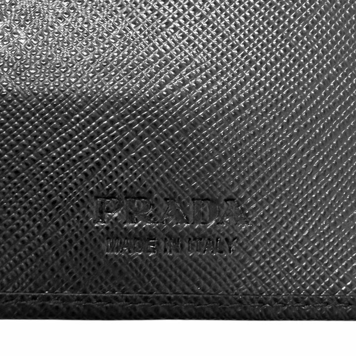 美品□PRADA プラダ 2MV836 ロゴ型押し サフィアーノレザー 二つ折り ロングウォレット 長財布 ブラック イタリア製 メンズオススメ