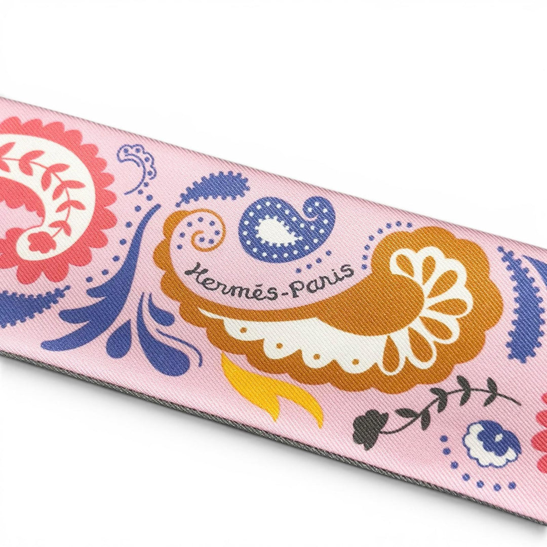 未使用品▲HERMES エルメス 064179S ツイリー GUEPARDS BANDANA チーター バンダナ シルク100％ スカーフ マルチ フランス製 レディース