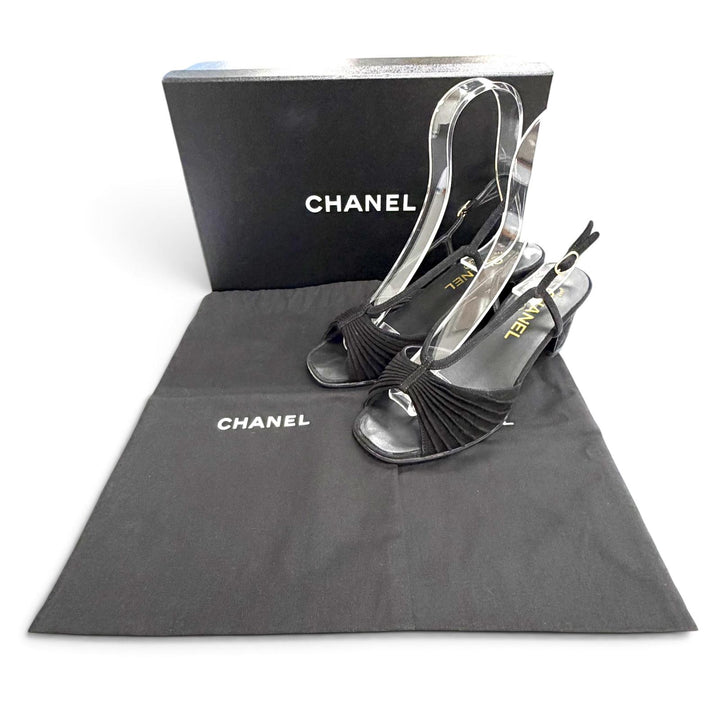 美品△CHANEL シャネル G46328 スウェードレザー ココマーク アンクルストラップ オープントゥ サンダル ブラック 36.5 伊製 箱・袋付き