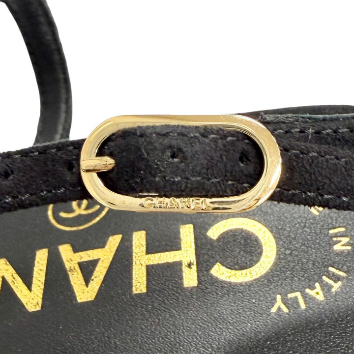 美品△CHANEL シャネル G46328 スウェードレザー ココマーク アンクルストラップ オープントゥ サンダル ブラック 36.5 伊製 箱・袋付き