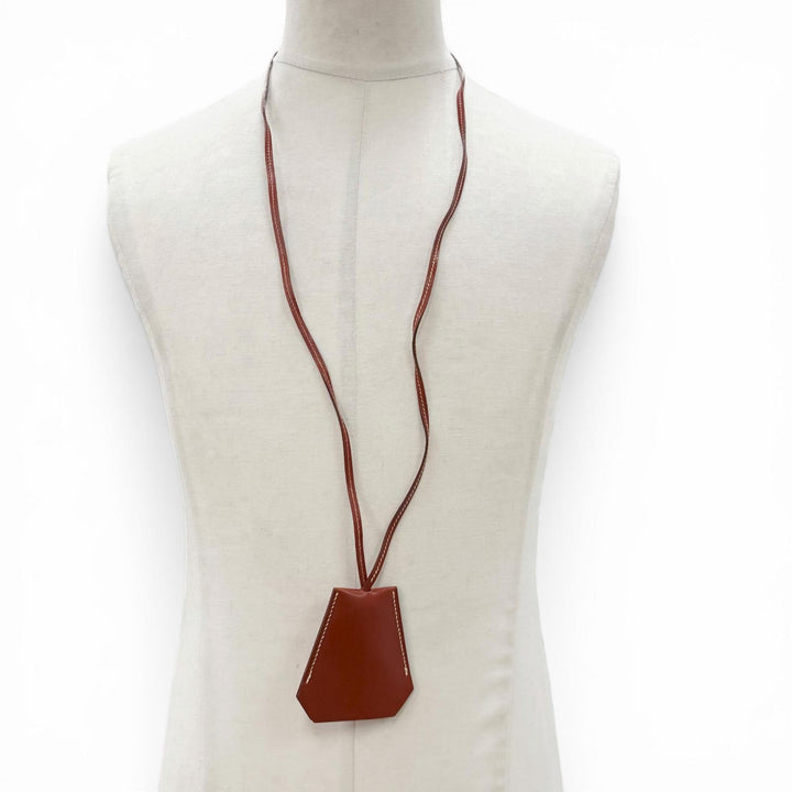 美品▼HERMES エルメス ヴィンテージ レザー マルジェラ期 クロシェット ネックレス ブラウン □C刻印 仏製 メンズ レディース 箱付き