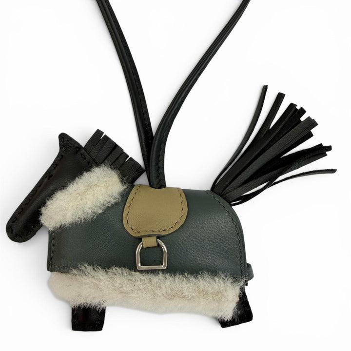 未使用品☆HERMES エルメス ロデオチャーム PM ロベオ ブラッシュドレザー ブラック/ヴェールマングローブ/ベージュマルファ G刻印