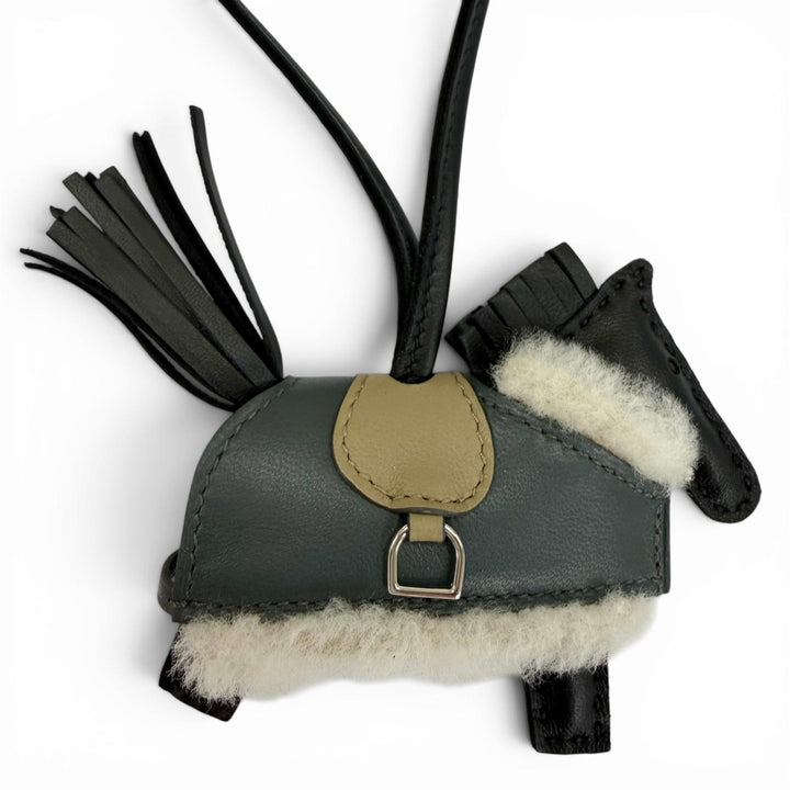 未使用品☆HERMES エルメス ロデオチャーム PM ロベオ ブラッシュドレザー ブラック/ヴェールマングローブ/ベージュマルファ G刻印