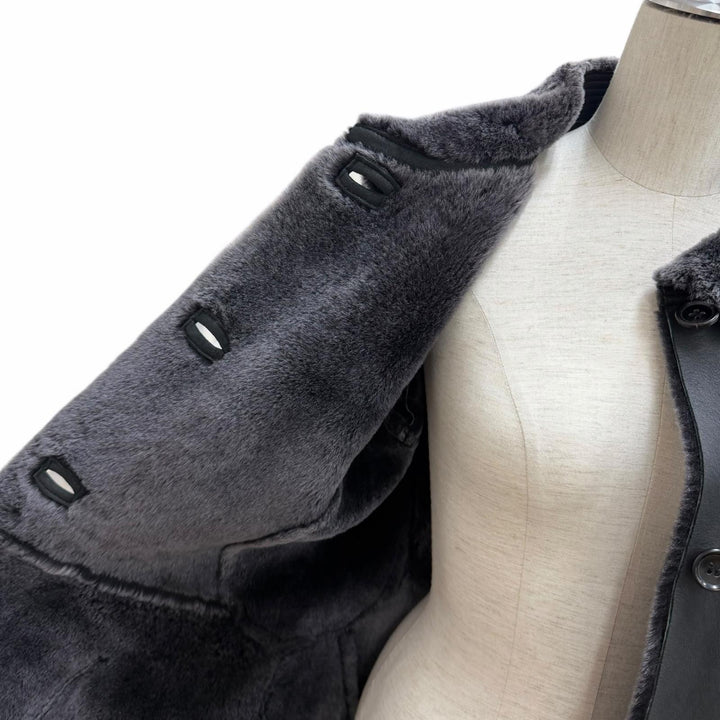 美品★ISSEY MIYAKE イッセイミヤケ IM43LA506 羊革 裾デザイン ロング丈 ムートンコート アウター ブラック 2 正規品 レディース