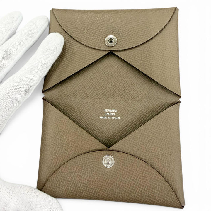 未使用品☆HERMES エルメス カルヴィ ヴォーエプソン エトゥープ パスケース 名刺入れ カードケース W刻印 フランス製 レディース
