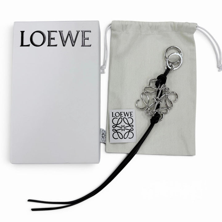 美品☆LOEWE ロエベ C821232X02 レザー使い アナグラム キーホルダー キーリング バッグチャーム ブラック シルバー金具 箱・保存袋付き