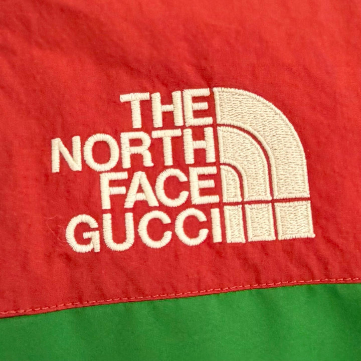 美品△GUCCI THE NORTH FACE グッチ ザ ノースフェイス 663758 マウンテンガイド ダウンジャケット ロゴ刺繍 フード付 グリーン M 正規品