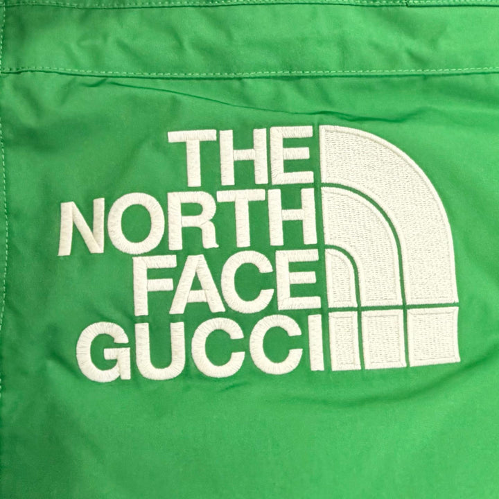美品△GUCCI THE NORTH FACE グッチ ザ ノースフェイス 663758 マウンテンガイド ダウンジャケット ロゴ刺繍 フード付 グリーン M 正規品