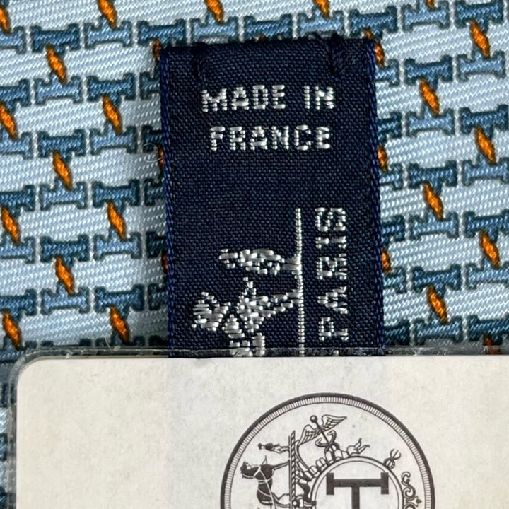 未使用品▲HERMES エルメス 2025年製 006376T H TWIST シルク100% ネクタイ ライトブルー オレンジ フランス製 メンズ 箱付き