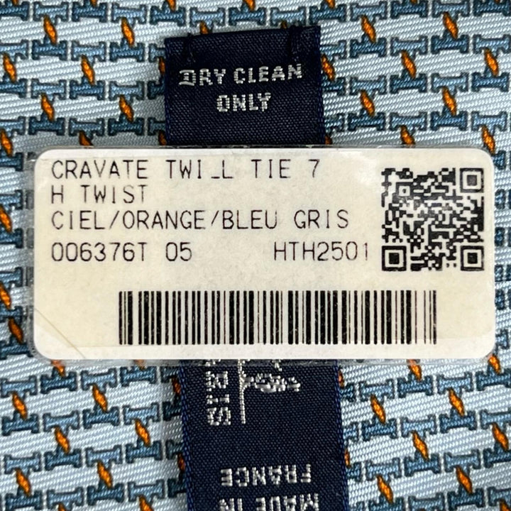 未使用品▲HERMES エルメス 2025年製 006376T H TWIST シルク100% ネクタイ ライトブルー オレンジ フランス製 メンズ 箱付き