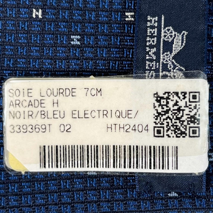 未使用品▲HERMES エルメス 2024年製 339369T ARCADE H シルク100％ Hロゴ ネクタイ ネイビー ホワイト フランス製 メンズ 箱付き