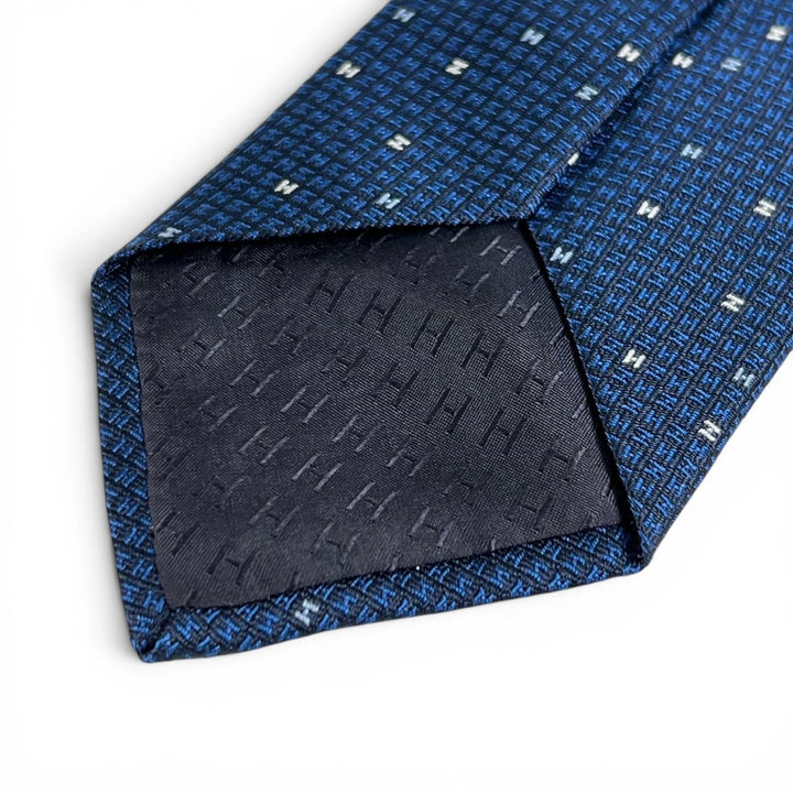 未使用品▲HERMES エルメス 2024年製 339369T ARCADE H シルク100％ Hロゴ ネクタイ ネイビー ホワイト フランス製 メンズ 箱付き