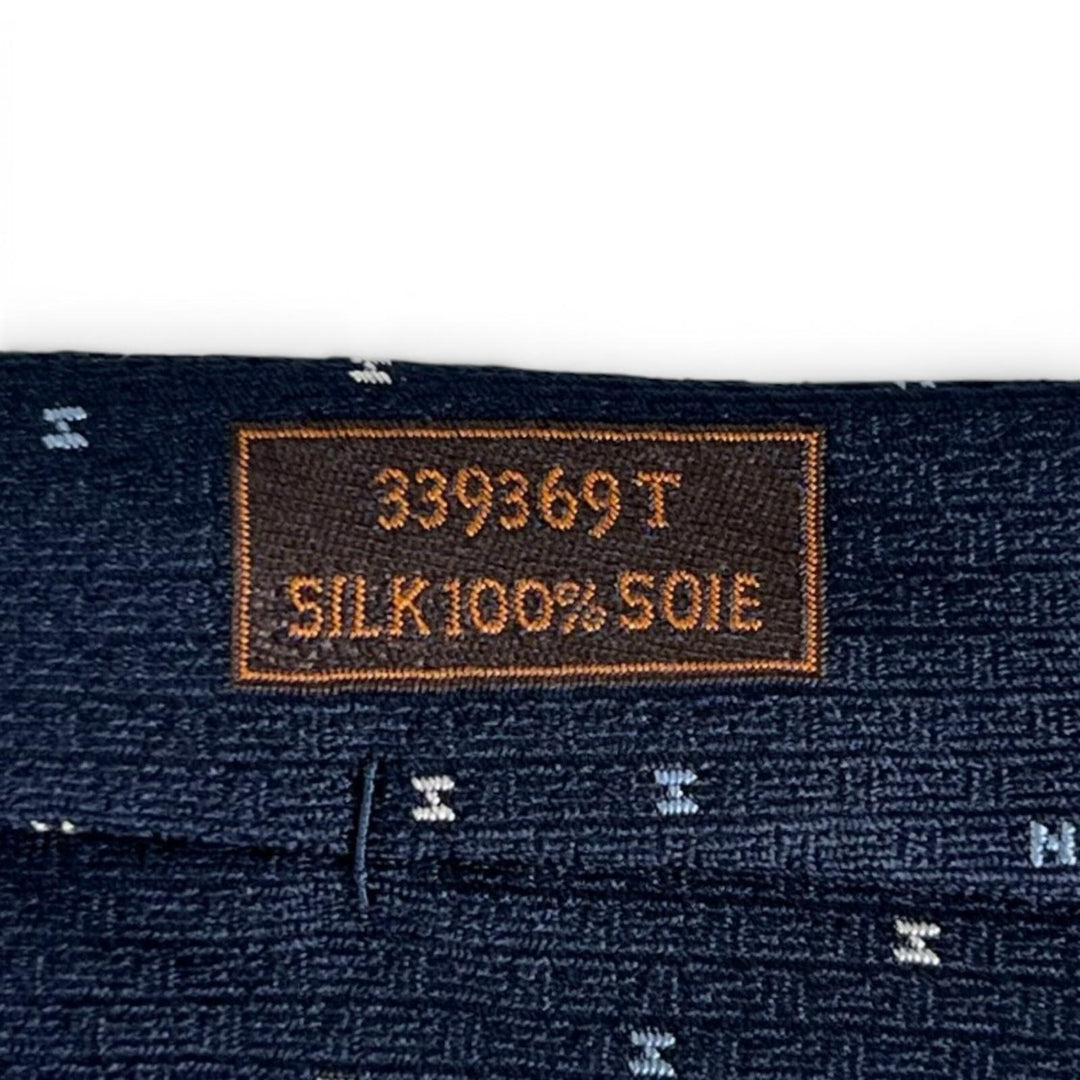 未使用品▲HERMES エルメス 2024年製 339369T ARCADE H シルク100％ Hロゴ ネクタイ ネイビー ホワイト フランス製 メンズ 箱付き