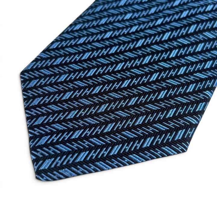 未使用品▲HERMES エルメス 2024年製 338757T Hシェヴロン シルク100％ MARINE/CIEL ネクタイ フランス製 メンズ 箱付き