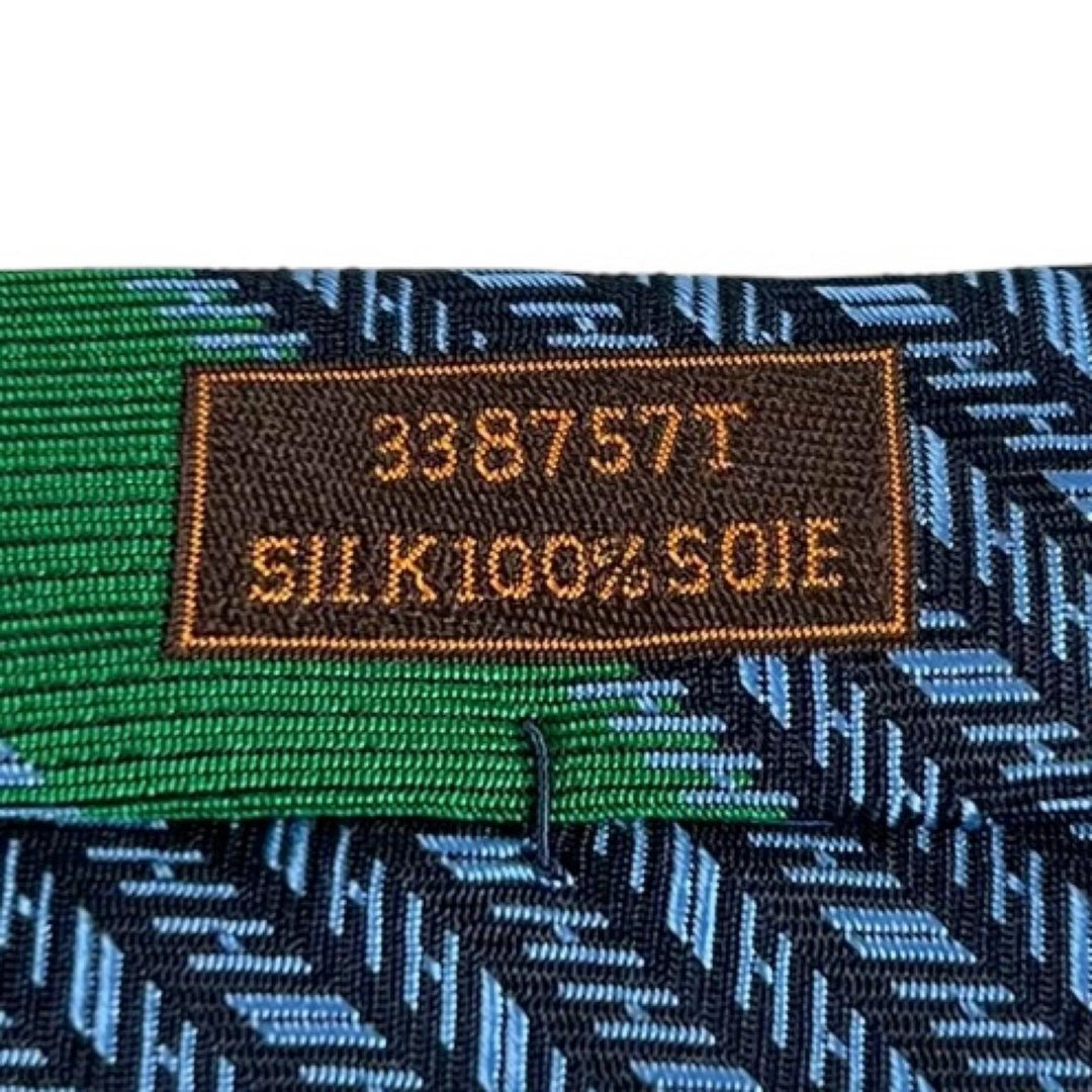 未使用品▲HERMES エルメス 2024年製 338757T Hシェヴロン シルク100％ MARINE/CIEL ネクタイ フランス製 メンズ 箱付き
