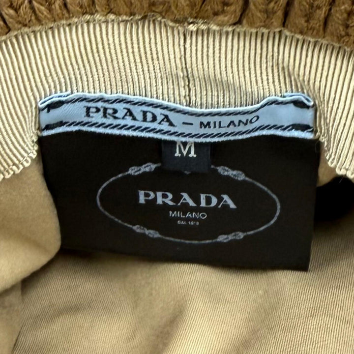 美品★PRADA プラダ 2024年製 1HC338 ウール バケットハット バージンウール100％ トライアングルロゴ ケーブルニット キャメル M 正規品