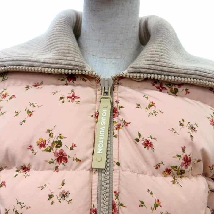 美品☆LOUIS VUITTON ルイヴィトン 24SS フローラルプリント 裏地モノグラム LVレザーパッチ ダウンジャケット ピンク系 34 正規品