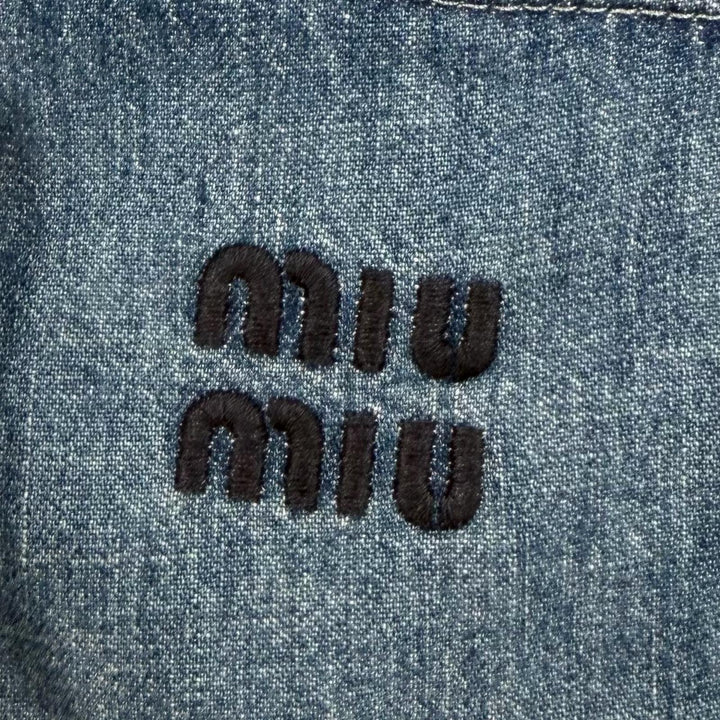 美品☆MIUMIU ミュウミュウ 23AW GWP471 コットン シャンブレー ロゴ刺繍 ワイドパンツ デニムパンツ インディゴブルー 38 伊製 正規品