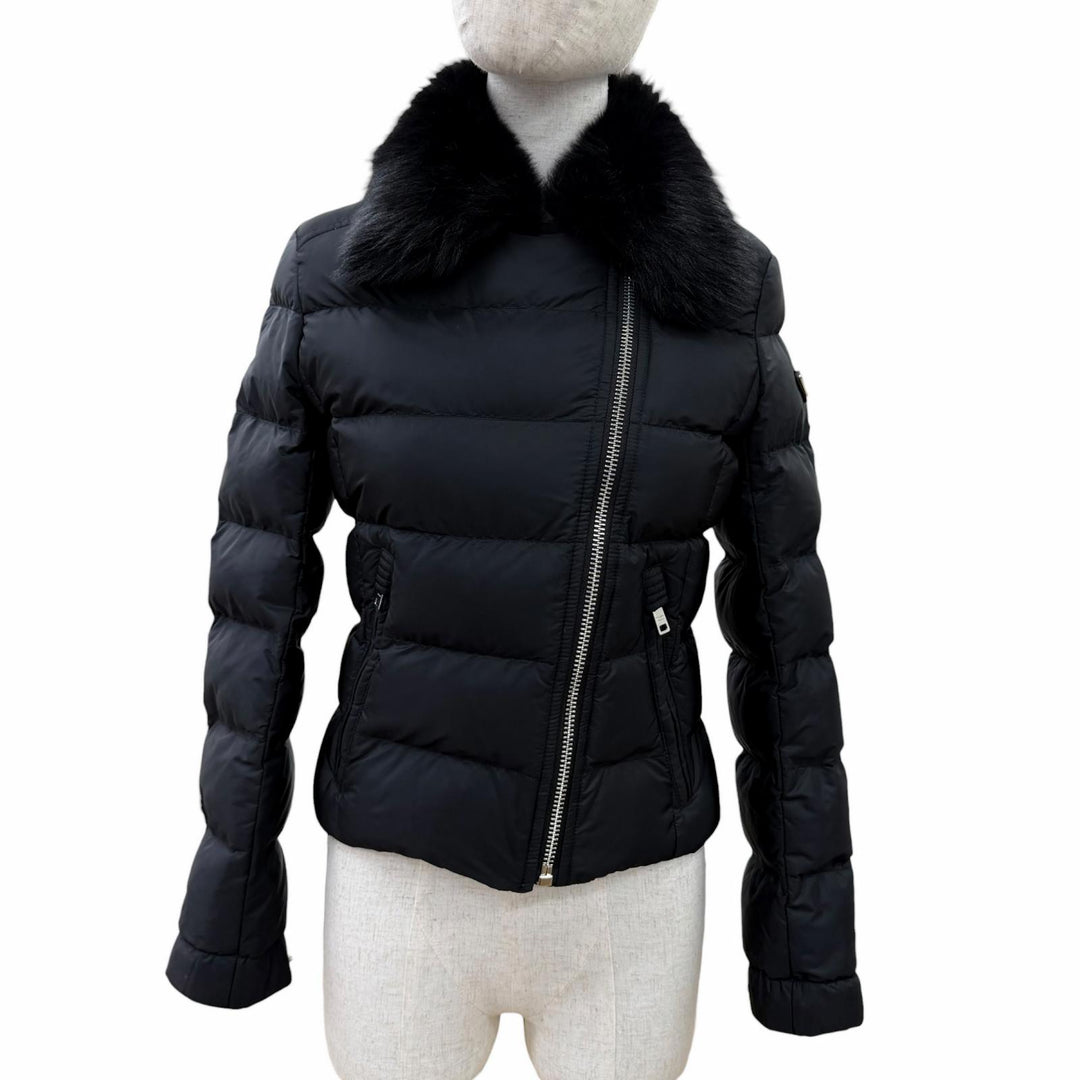 美品☆PRADA プラダ 29Y510 トライアングルロゴプレート シープスキンファー付 ダウンジャケット ブラック 38 正規品 レディース