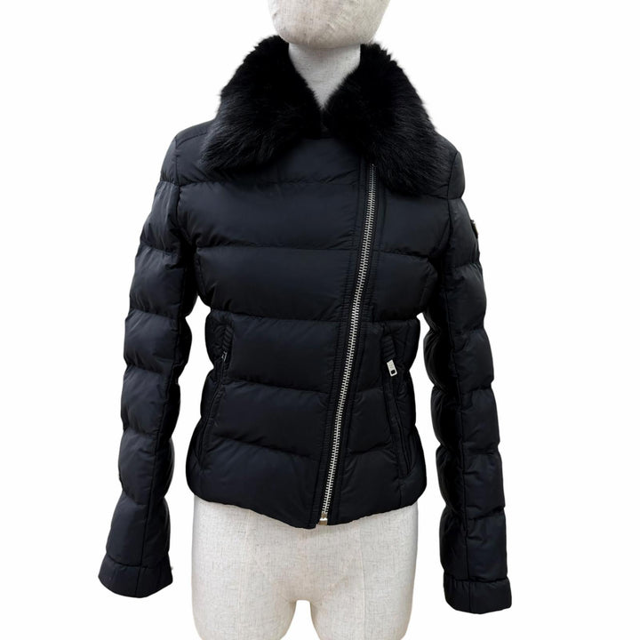 美品☆PRADA プラダ 29Y510 トライアングルロゴプレート シープスキンファー付 ダウンジャケット ブラック 38 正規品 レディース