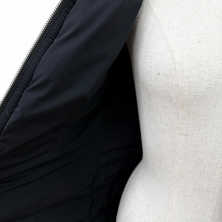 美品☆MACKAGE マッカージュ 5880000848 PATSY-NFR ロゴレザーパッチ レザー使い フード付 ZIP UP ダウンコート ブラック XS ハンガー付