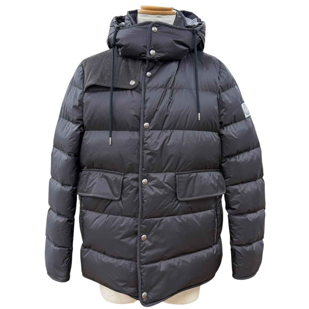 極美品▼MONCLER GAMME BLEU モンクレール ガムブルー B23914131280 ロゴワッペン フーデッド ZIPUP ダウンジャケット グレー 3 メンズ