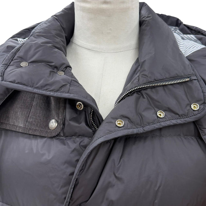 極美品▼MONCLER GAMME BLEU モンクレール ガムブルー B23914131280 ロゴワッペン フーデッド ZIPUP ダウンジャケット グレー 3 メンズ