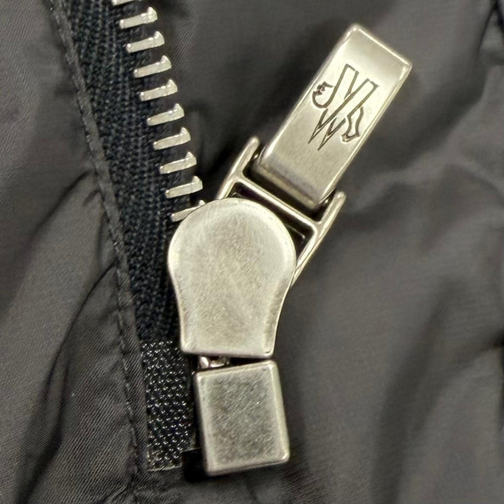 極美品▼MONCLER GAMME BLEU モンクレール ガムブルー B23914131280 ロゴワッペン フーデッド ZIPUP ダウンジャケット グレー 3 メンズ