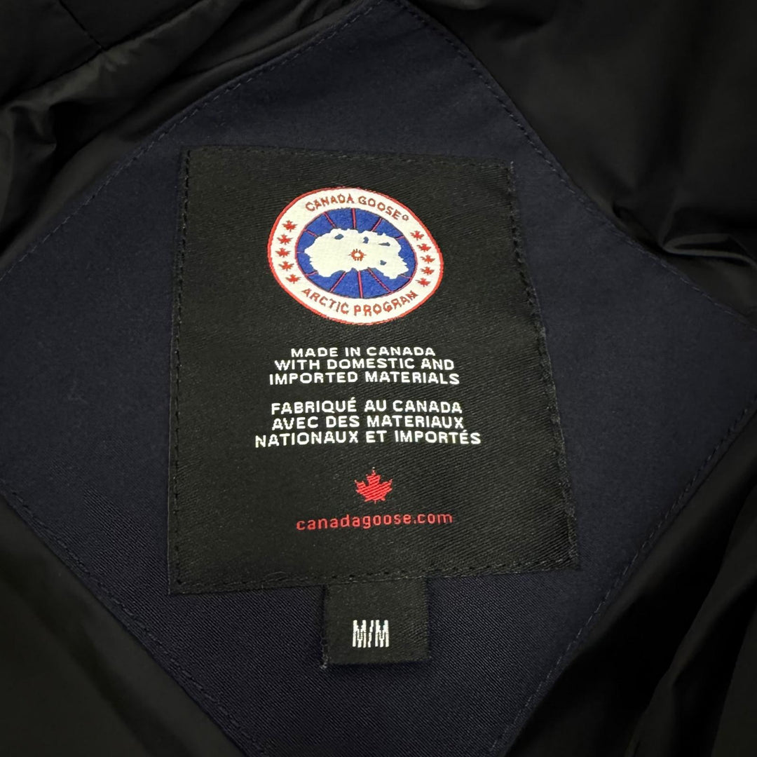 美品★CANADA GOOSE カナダグース 2302JL MACKENZIE PARKA ファー・フード・ロゴワッペン付 ダウンコート ダークネイビー M 正規品