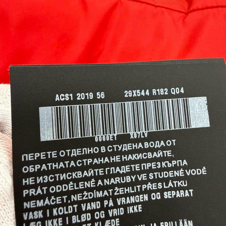 美品☆PRADA プラダ 29X544 トライアングルロゴプレート フード付 ショート丈 ダウンジャケット レッド 40 正規品 レディース