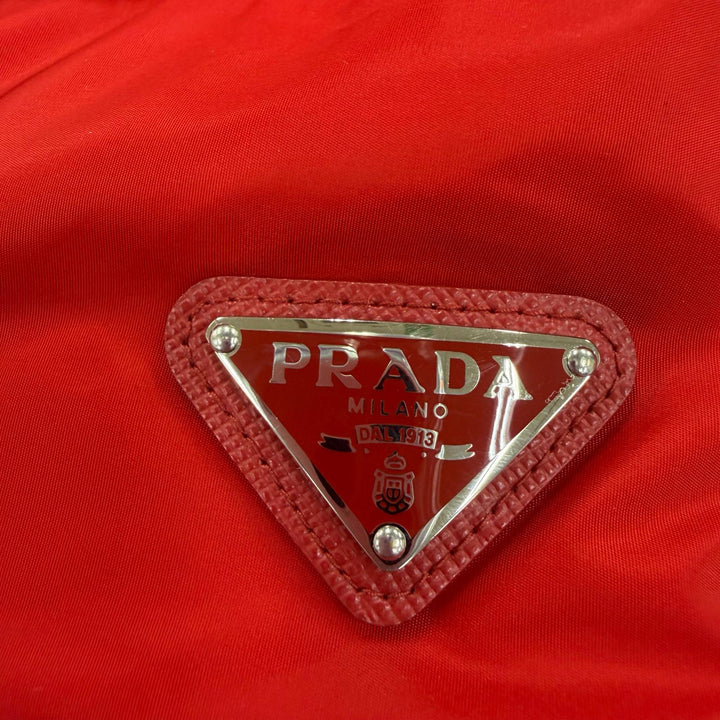美品☆PRADA プラダ 29X544 トライアングルロゴプレート フード付 ショート丈 ダウンジャケット レッド 40 正規品 レディース