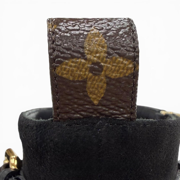 美品◇LOUIS VUITTON ルイヴィトン シルエットライン スウェードレザー モノグラム フラワーヒール LVロゴ ショートブーツ ブラック 36.5