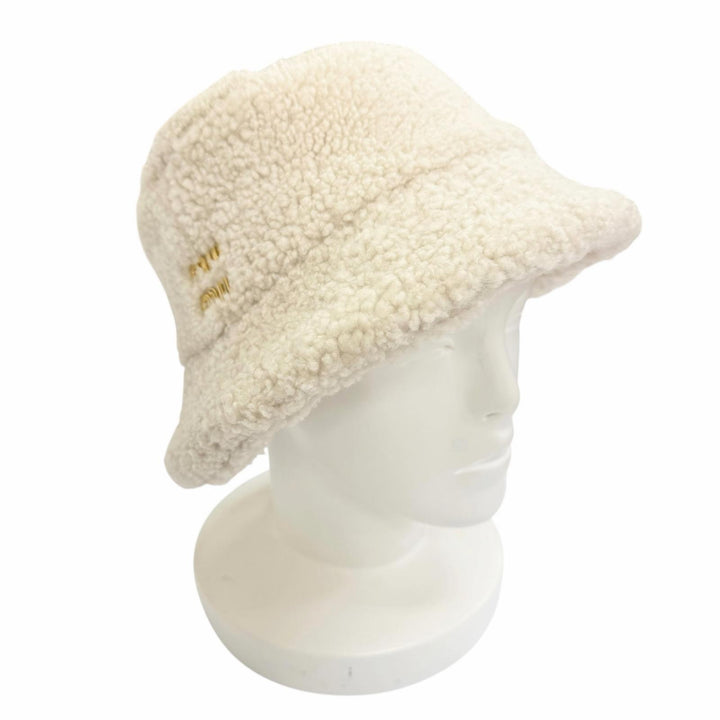 極美品△Miu Miu ミュウ ミュウ 2023年製 5HC196 2F7T ロゴ金具 シープスキン ボア バケットハット 帽子 アイボリー M イタリア製 正規品