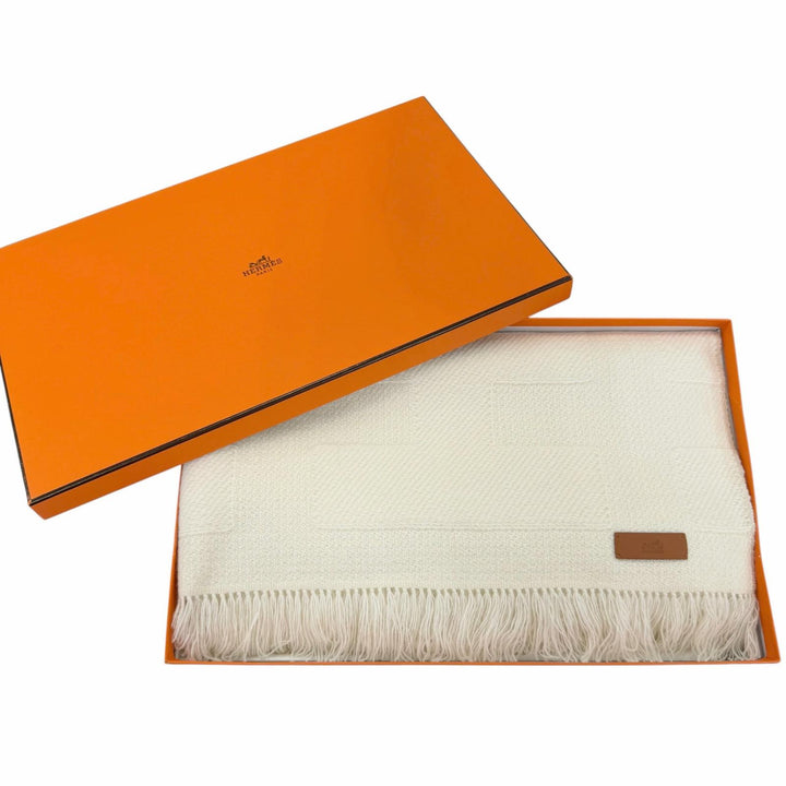 未使用品☆HERMES エルメス レイエH カシミヤ100％ ブランカッセ ロゴレザーパッチ フリンジ付 大判 ショール 定価233200円 箱付き