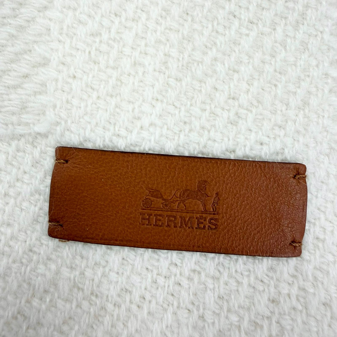 未使用品☆HERMES エルメス レイエH カシミヤ100％ ブランカッセ ロゴレザーパッチ フリンジ付 大判 ショール 定価233200円 箱付き