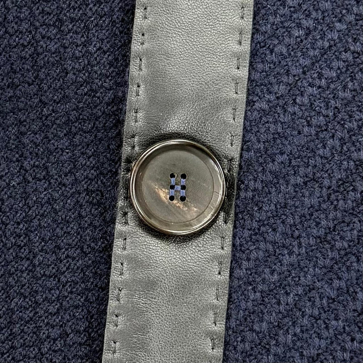 極美品☆HERMES エルメス ウール カシミヤ混 Hロゴボタン レザートリム 大判 ポンチョ ショール ネイビー フランス製 正規品 レディース