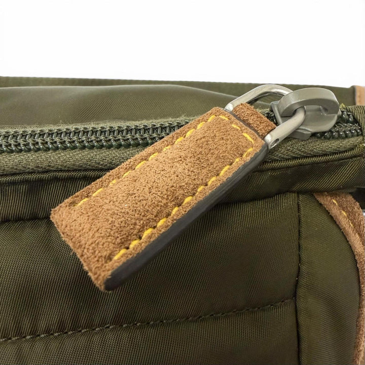 極美品□PRADA プラダ 2VH171 Re-Nylon スウェードレザー トライアングルロゴ ボディバッグ カーキ ブラウン イタリア製 メンズ 保存袋付
