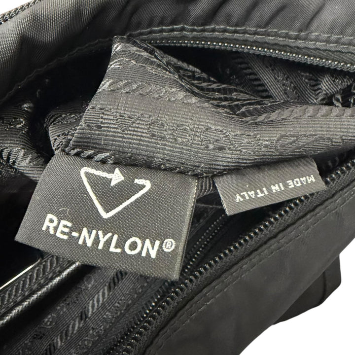 美品□PRADA プラダ 1BC421 レザー使い Re-Nylon トライアングルロゴ ポーチ付き 斜め掛け ショルダーバッグ ブラック イタリア製 メンズ