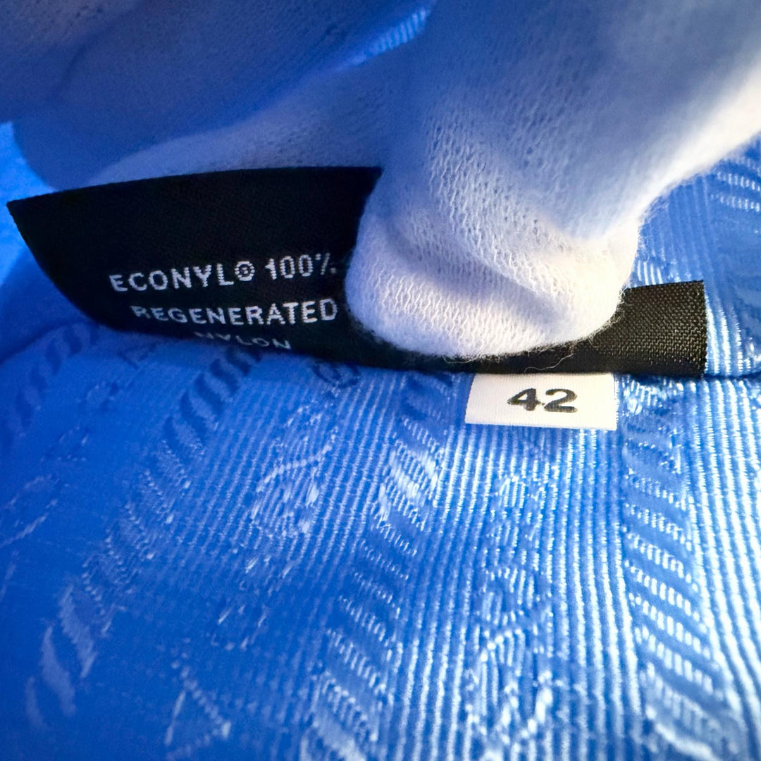 極美品□PRADA プラダ 1NS369 トライアングルロゴ Re-Nylon 一部レザー 巾着バッグ ハンドバッグ ライトブルー イタリア製 メンズ