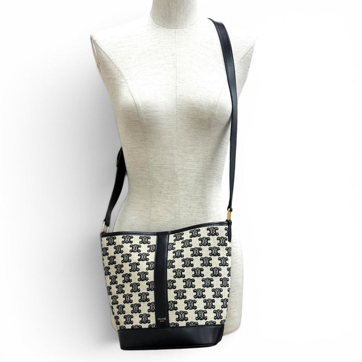 極美品★CELINE セリーヌ 19144 スモール バケット/トリオンフキャンバス＆カーフスキン ショルダーバッグ オフホワイト ブラック 伊製