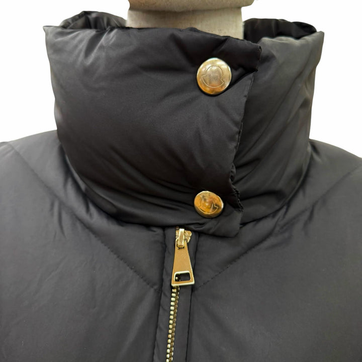 美品☆MONCLER モンクレール 2024年製 BROU ロゴワッペン・ベルト付 ダウンコート ブラック 00 国内正規品 ガーメント・ハンガー付き