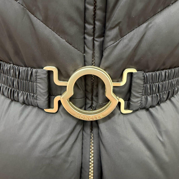 美品☆MONCLER モンクレール 2024年製 BROU ロゴワッペン・ベルト付 ダウンコート ブラック 00 国内正規品 ガーメント・ハンガー付き